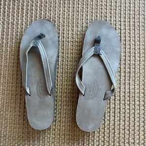 Rainbow Flip Flops, Size Large, Grey